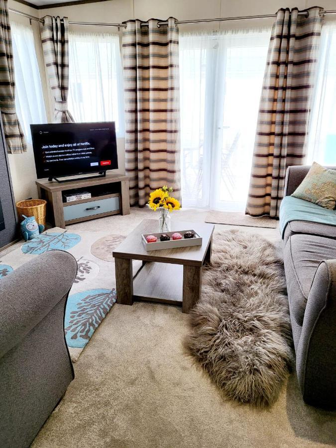 Luxury Woodland Retreat Holiday Home - Shorefield Country Park Downton  Exteriör bild